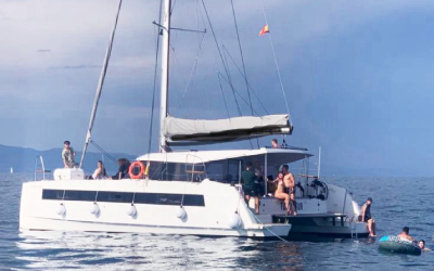 Catamaran 26 pasajeros | Salir a navegar | Boat Experience